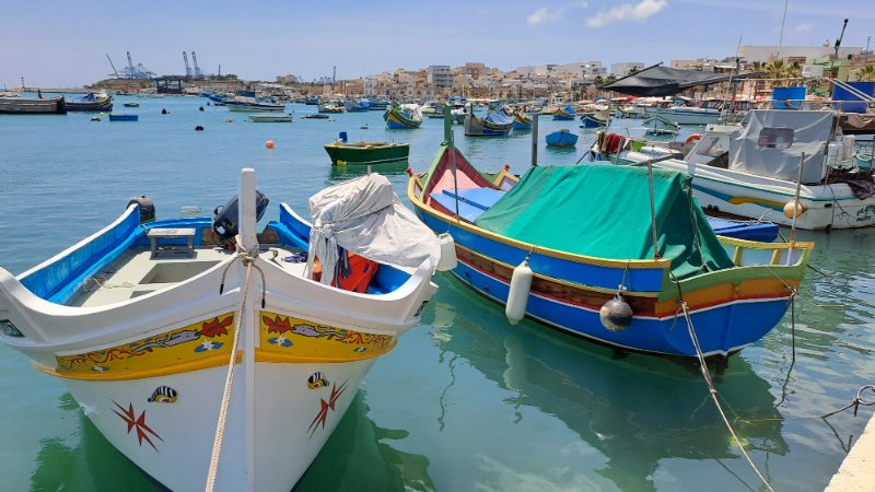 Malta, marsaxlokk, luzzu tradicionalni šareni čamci